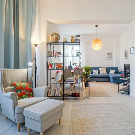 Апартаменты White - One Bedroom In The Center *
