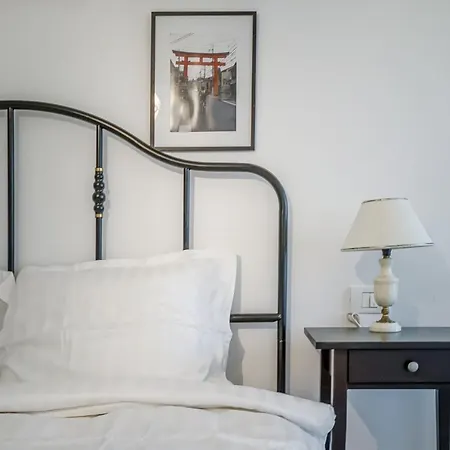 Апартаменти White - One Bedroom In The Center Бухарест