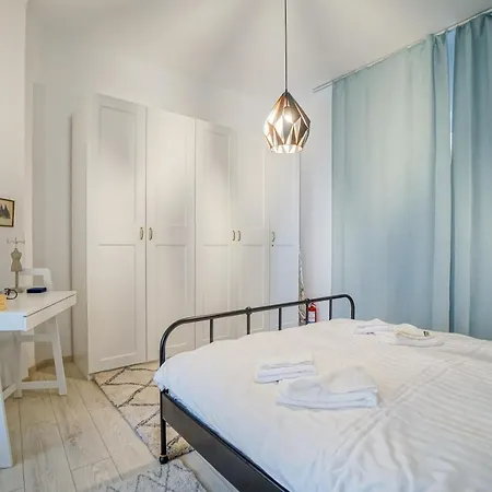 Апартаменты White - One Bedroom In The Center *