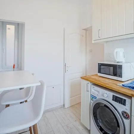 Апартаменти White - One Bedroom In The Center Бухарест
