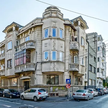 Апартаменти White - One Bedroom In The Center